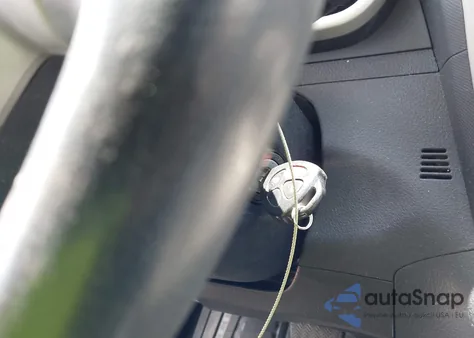 2009 Toyota Matrix S z USA, uszkodzony, nr VIN 2T1KE40E19C002453